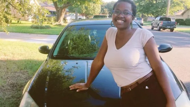 Loré with her car
